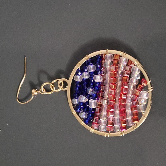 Patriots circle earrings - Picture 2 of 2